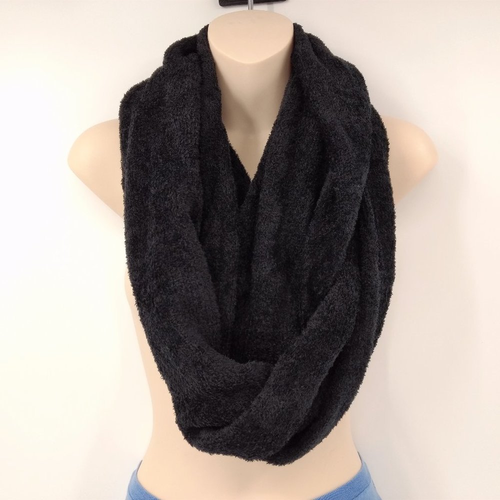 GIRAFFE AT HOME Feather Yam Soft Black Polyester Women's‎ Loop Infinity Scarf
